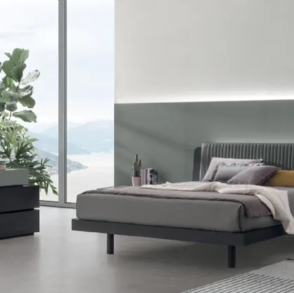 Letto con testiera rivestita in ecopelle Roxy di Tomasella