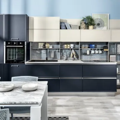 Cucina Moderna lineare Rewind 02 finitura laccato opaco Blue Cristal di Creo